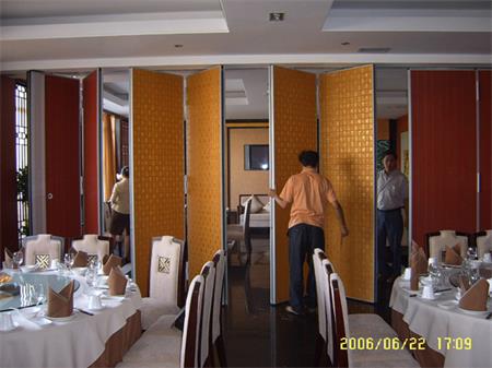 帶軌道可折疊屏風(fēng)